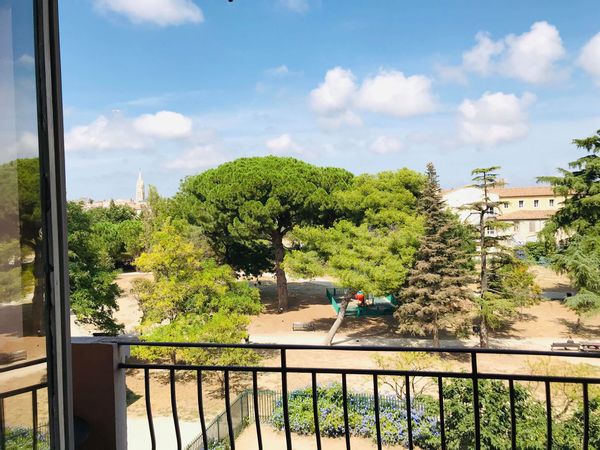 Atypical comfy flat a stone's throw from the city centre / Un coin de détente atypique en plein centre ville