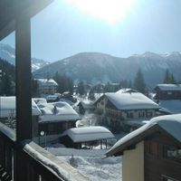 alpes suisses au bord d'un lac